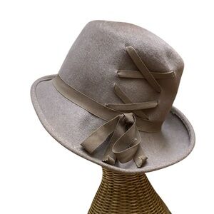 TNL Neumann Endler For Jonquil 100% Wool Vintage Cloche Hat Lace Up Funky